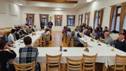 Posezeni pro dříve narozené